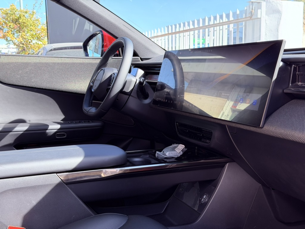 Mazda CX-6e